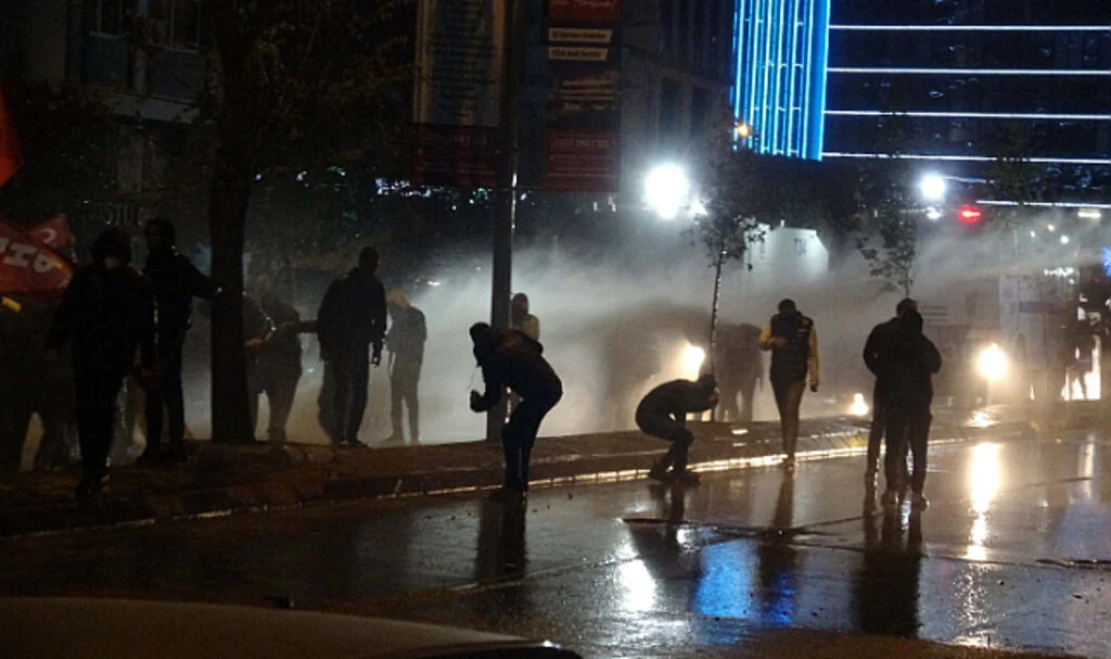 İzmir'deki Gösterilerde 51 Kişi İçin Tutuklama Talebi