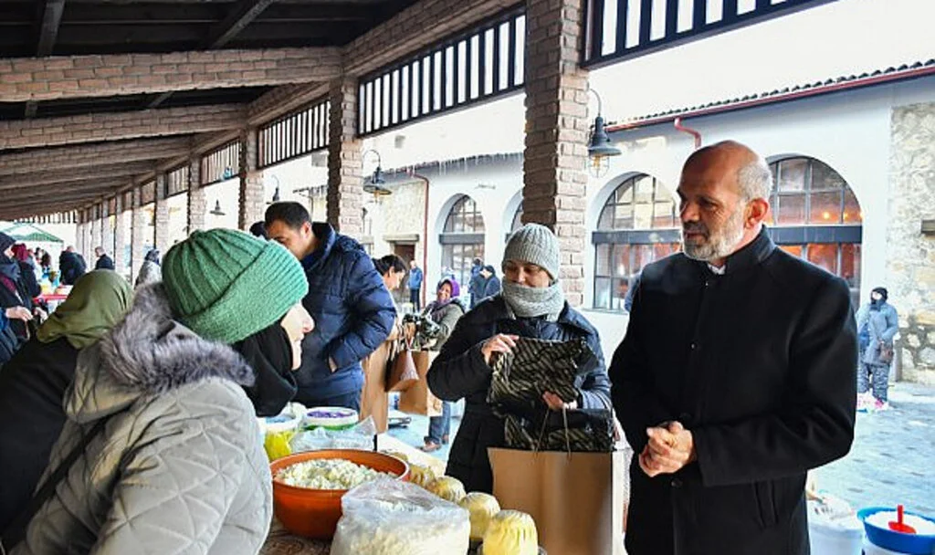 Ladik Belediye Başkanı Topal'dan kadın pazarcılara ziyaret