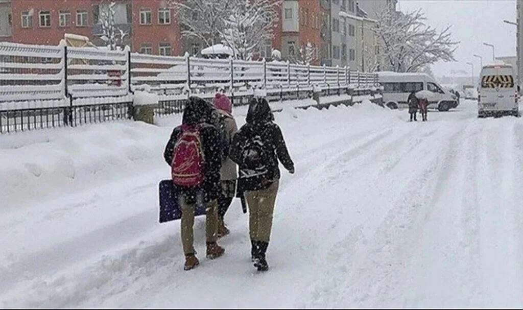 Ladik’te Kar Yağışı Nedeniyle Eğitime 1 Gün Ara!
