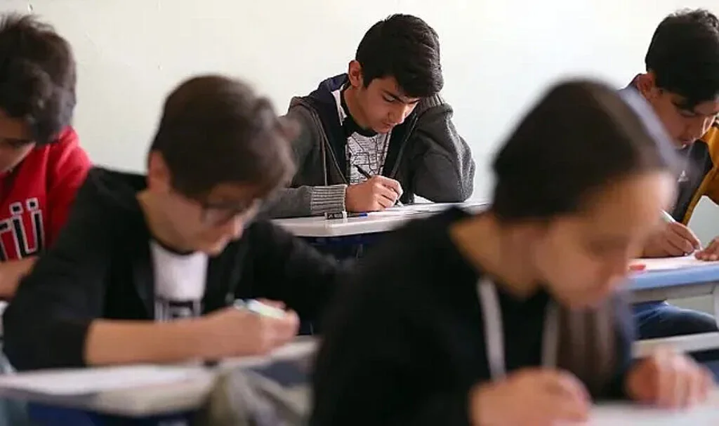 Liseler 3 Yıl mı Olacak? Bakan Tekin Son Noktayı Koydu