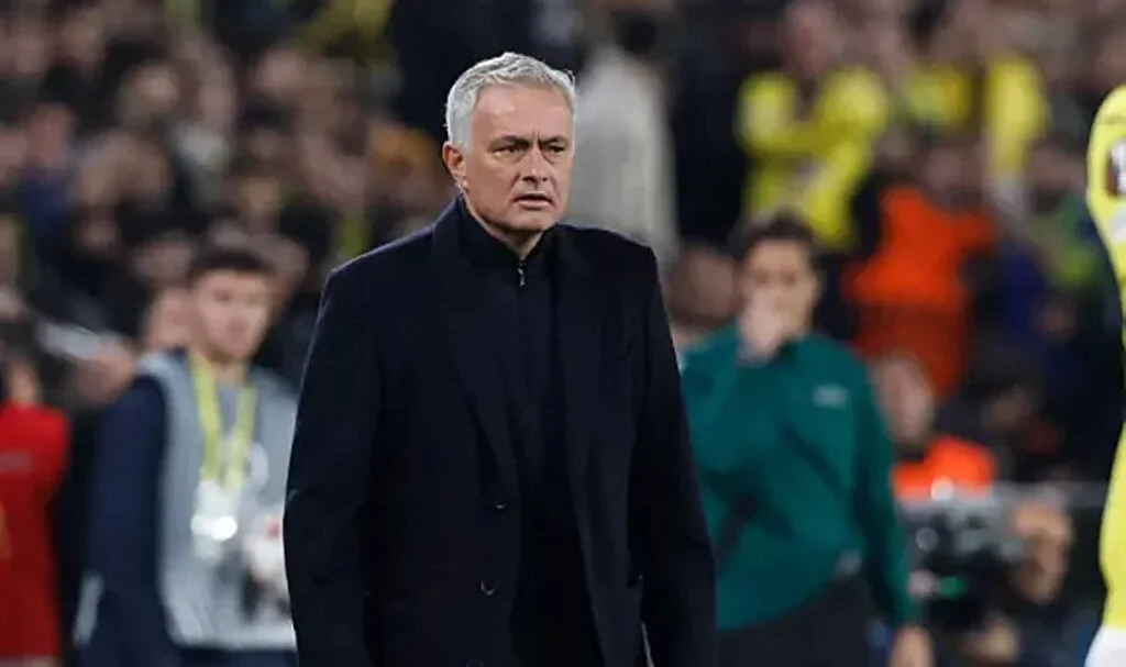 Mourinho'nun Soyunma Odası Konuşması Ortaya Çıktı: "Başınızı Kaldırın, Her Şey Kontrolümüzde!"