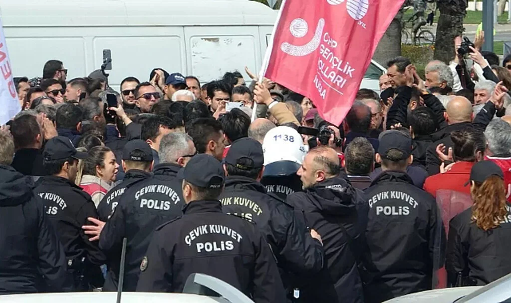 Muğla’da İmamoğlu Protestosuna Polis Müdahalesi