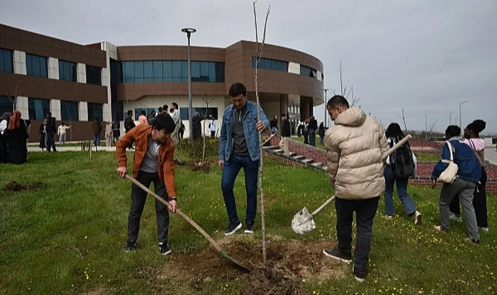 OMÜ 50. Yılında 50 Fidanı Toprakla Buluşturdu