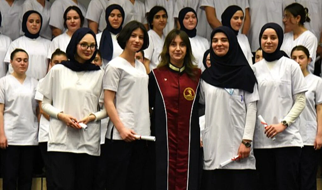 OMÜ’de Hemşire Adayları Üniformalarını Giydi
