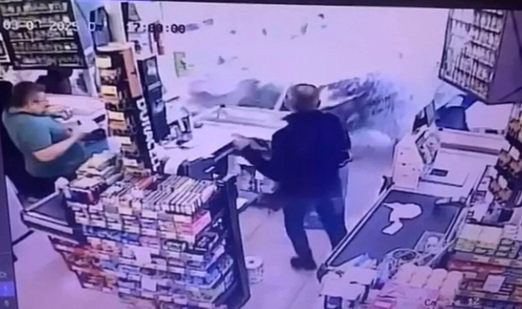 Ordu'da Otomobil Markete Daldı: 3 Kişi Yaralandı