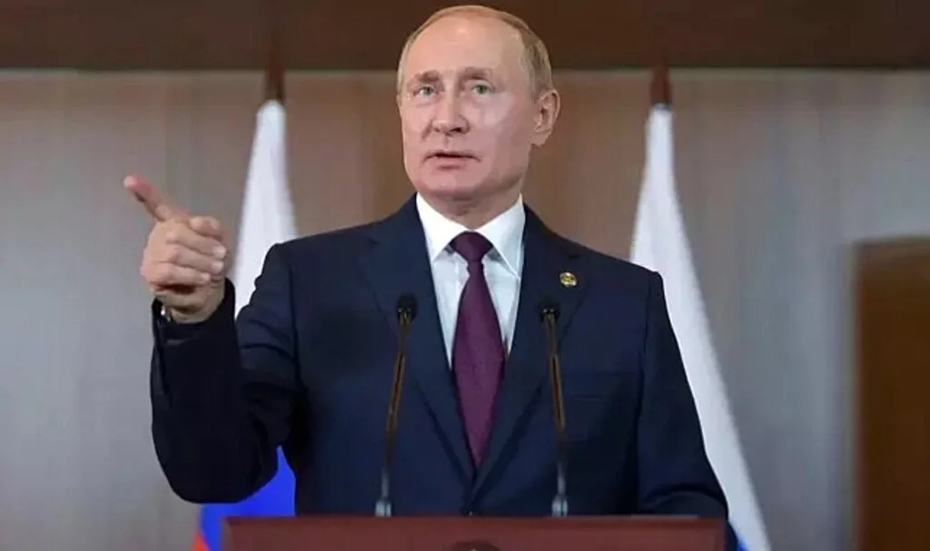 Putin’den Macron’a Sert Yanıt: Kimseye Boyun Eğmeyeceğiz!