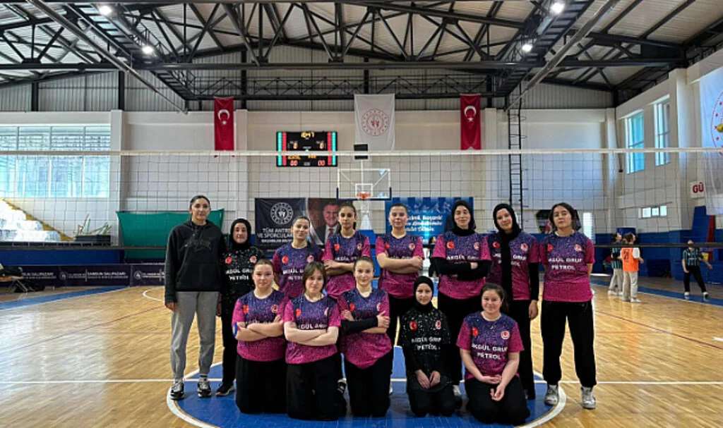 Salıpazarı'nda Mahalli Voleybol Ligi Heyecanı Başladı
