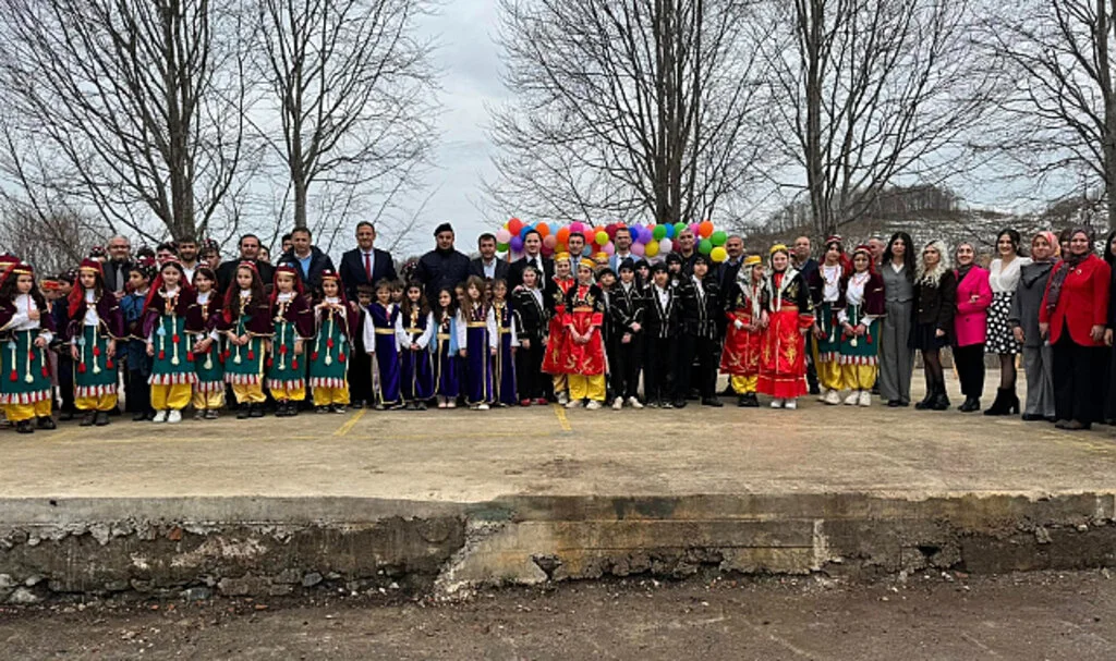 Salıpazarı’nda Nevruz Bayramı Renkli Görüntülere Sahne Oldu