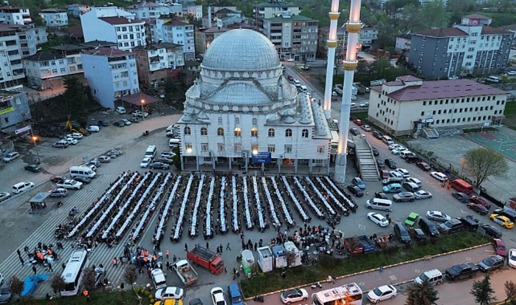 Salıpazarın'da 2 bin Kişi Aynı Sofrada