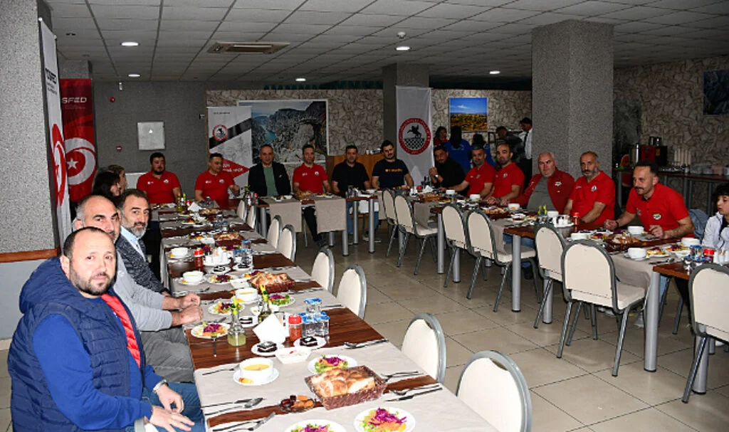 SAMOSK Üyeleri Vezirköprü’de İftarda Buluştu