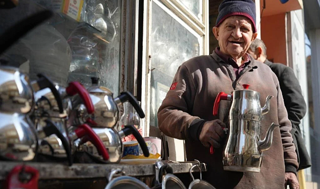 Samsun’da 40 Yıllık Usta, Çaydanlık ve Tencereleri Yeniliyor