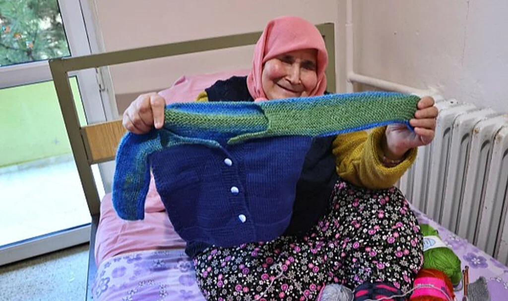 Samsun'da 70 Yaşındaki Hamide Teyze’nin Örgü Aşkı Engel Tanımıyor