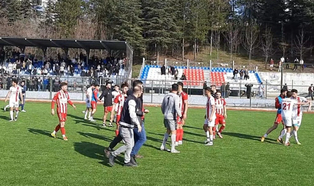 Samsun’da Amatör Maç Sonrası Sahaya Taraftar Girdi