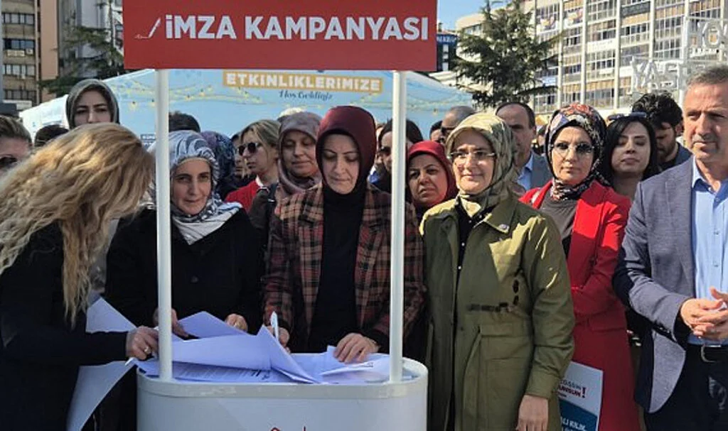 Samsun’da 'Anayasa Değişsin, Aile Korunsun' İmza Kampanyası