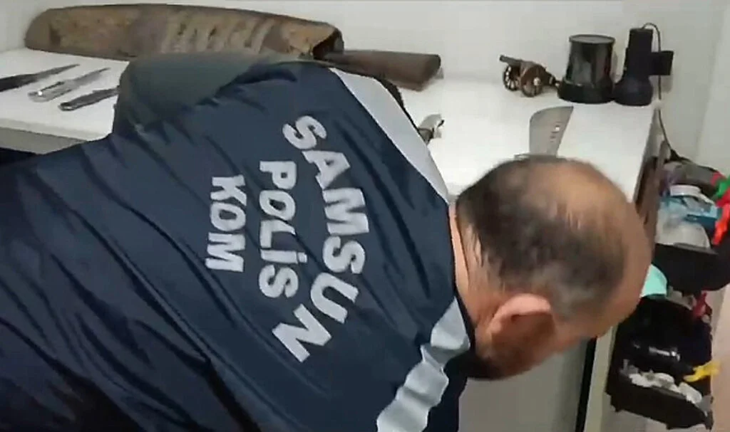 Samsun’da Bir Eve Silah ve Bıçak Operasyonu