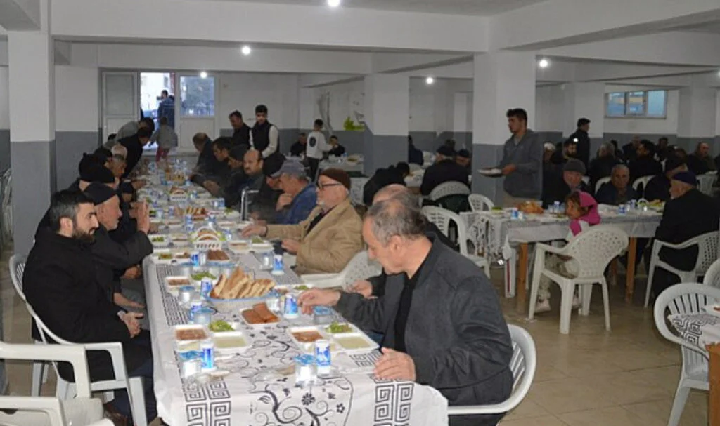 Samsun'da Bu Mahalle Halkı 20 Yıldır Aynı Sofrada Buluşuyor