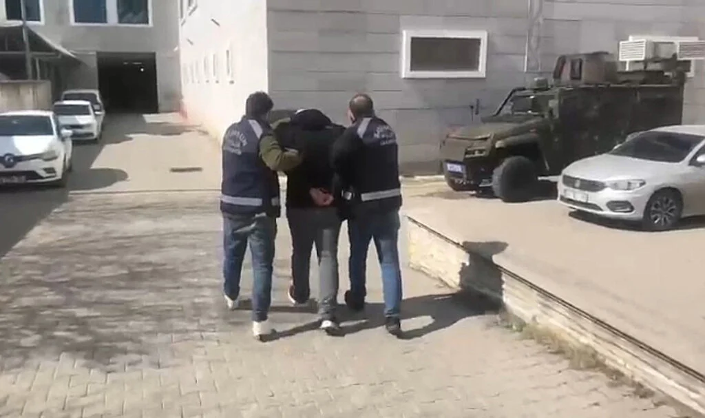 Samsun'da dolandırıcılıktan aranan hükümlü sahte altınla yakalandı