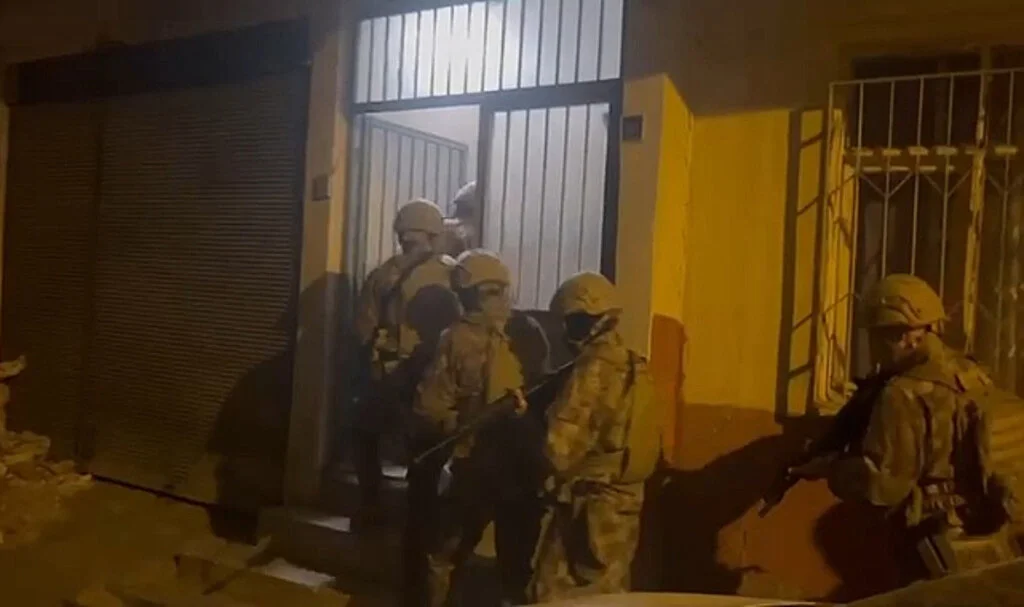 Samsun'da Eş Zamanlı Operasyonla Zehir Tacirlerine Darbe! 6 Kişi Gözaltında