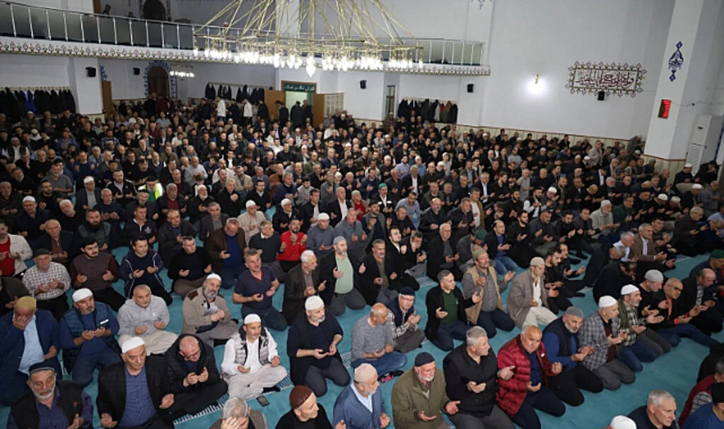 Samsun’da Kadir Gecesi’nde Camiler Doldu