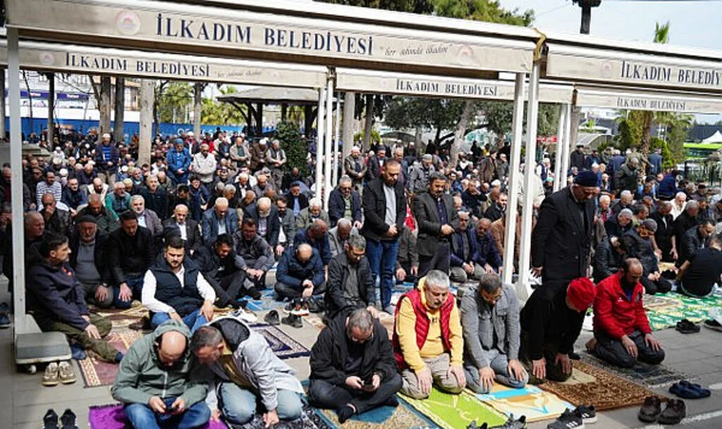 Samsun'da Ramazan’ın Son Cumasında Camiler Doldu Taştı