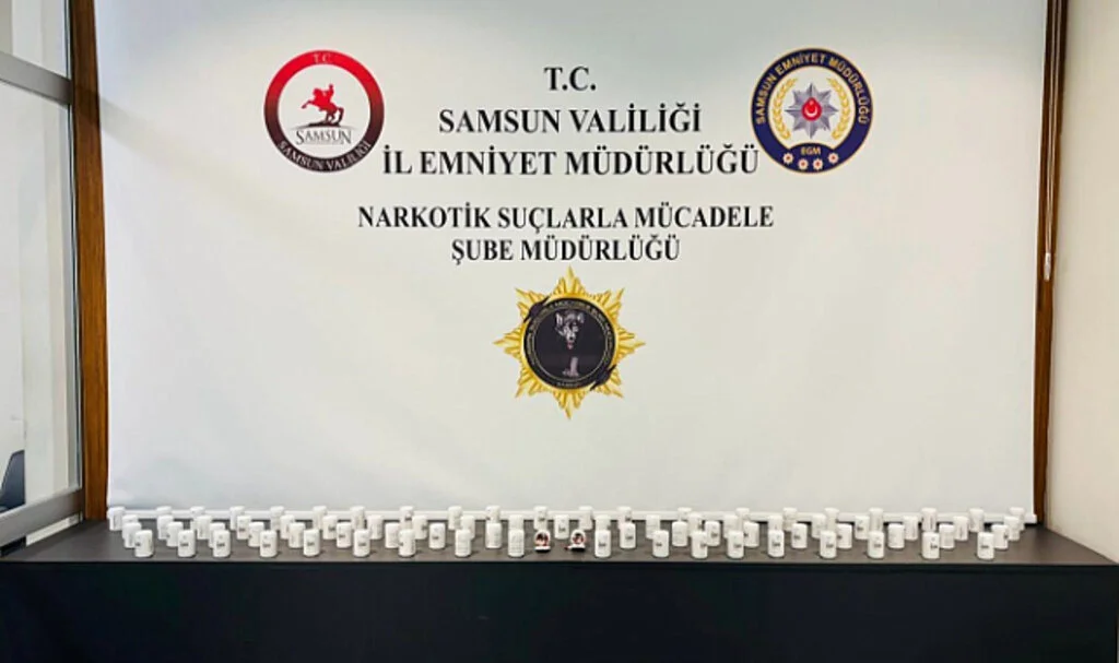 Samsun’da Uyuşturucu Operasyonu: 8 Bin 563 Hap Ele Geçirildi