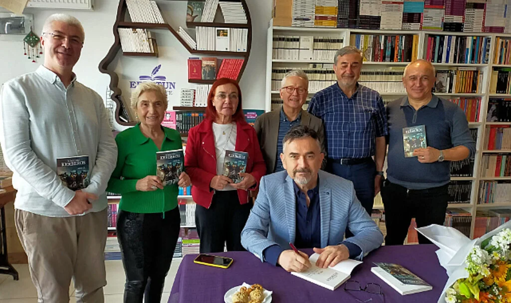 Samsunlu Doktor Aziz Çil yeni kitabını imzaladı
