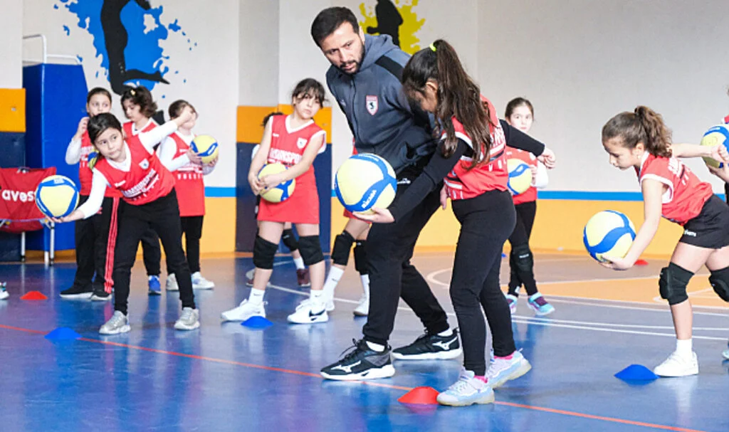 Samsunspor Voleybol Akademisi Geleceğin Yıldızlarını Yetiştiriyor
