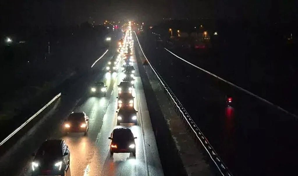 Tatilciler Erken Döndü, Trafik Kilitlendi