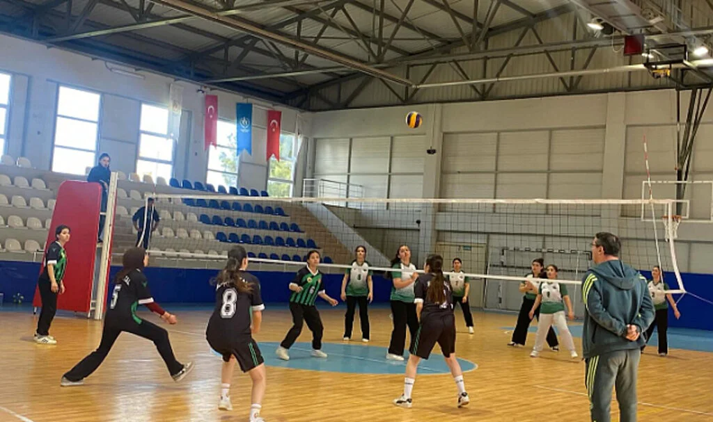 Alaçam’da Genç Kızlar Voleybol Turnuvası Tamamlandı