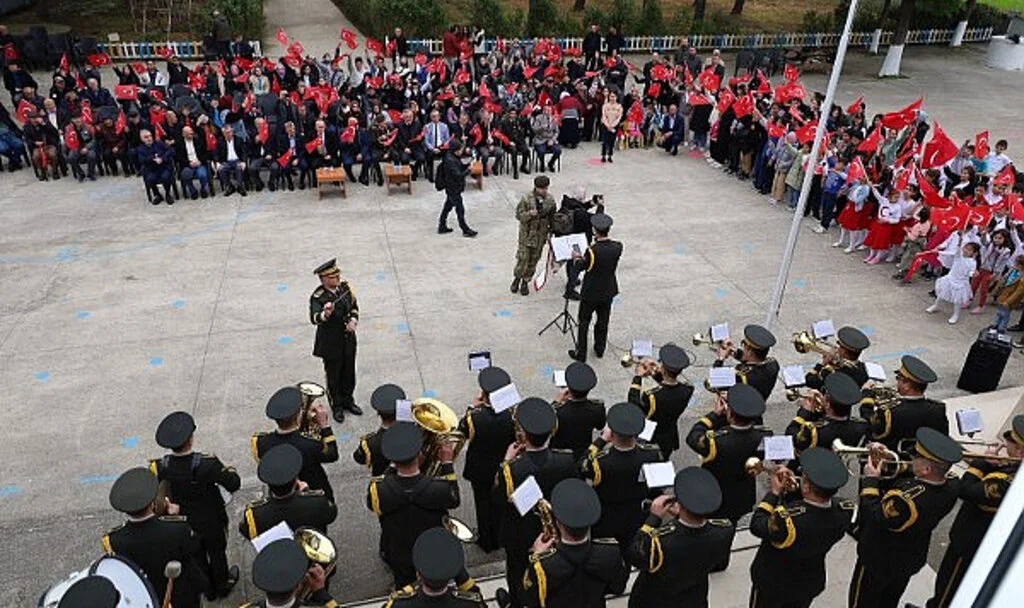 Bafra’da 105 Öğrenciye Askeri Bandodan 23 Nisan Konseri