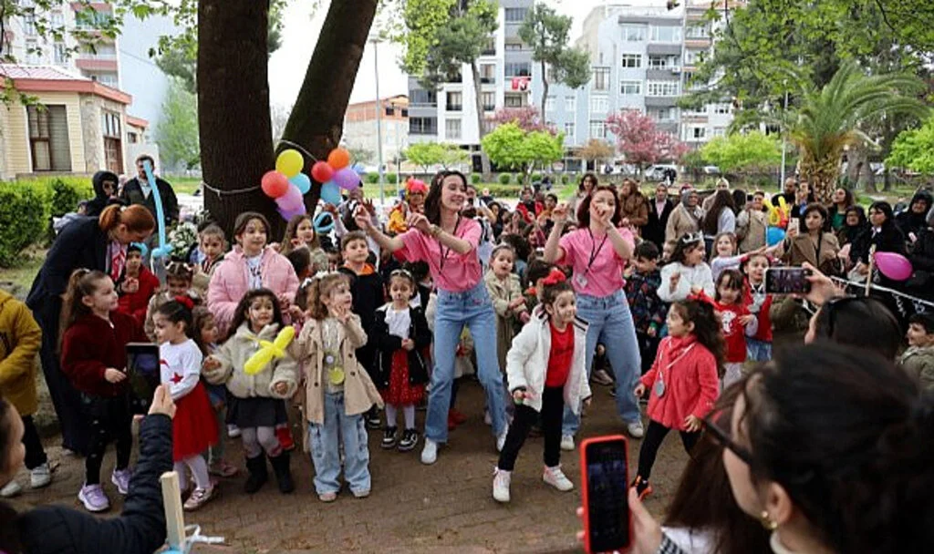 Bafra’da 23 Nisan’a Özel Renkli Çocuk Şenliği