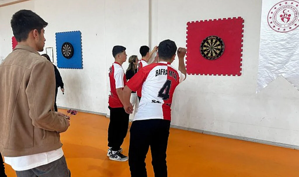 Bafra’da 23 Nisan Dart Turnuvası Düzenlendi