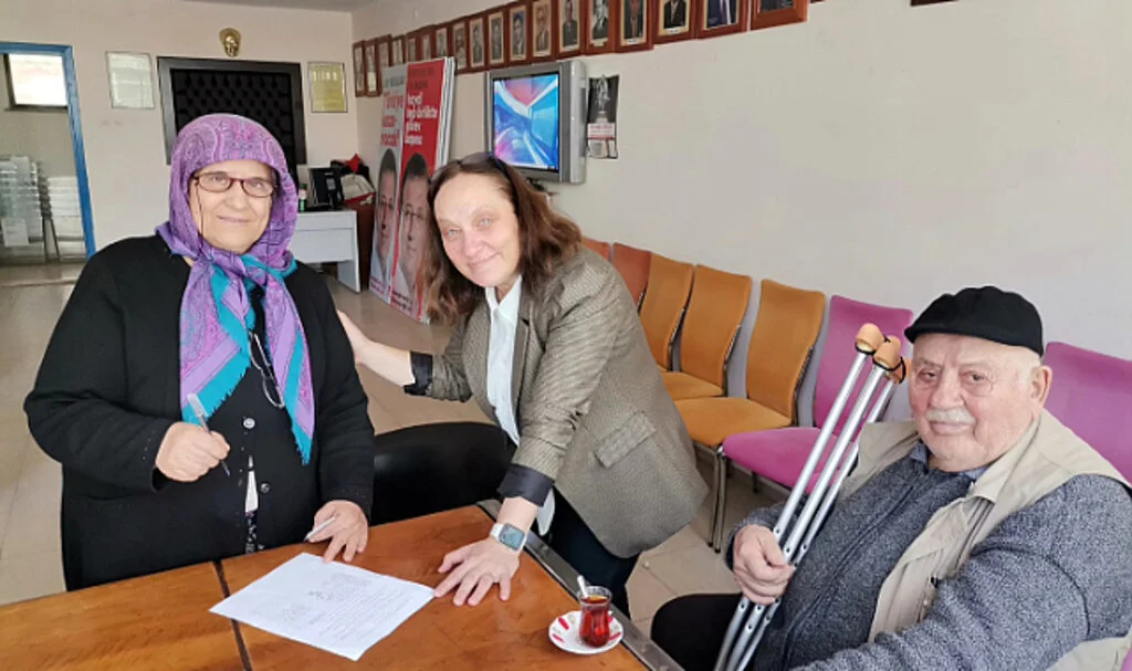 Bafra'da CHP'li Kadınlar İmza Topluyor