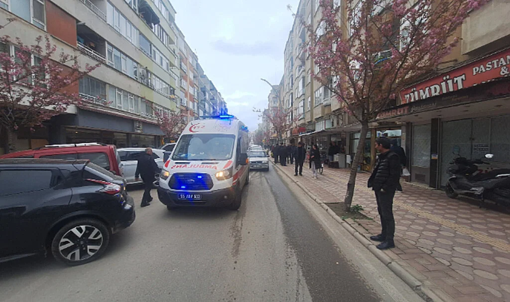 Bafra'da Klima Tamircisi Çatıdan Düştü: Durumu Ağır