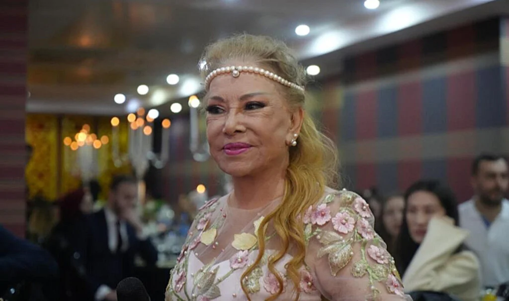 Bedia Akartürk: Halkıma Güzel Görünmek İçin Ameliyat Oldum