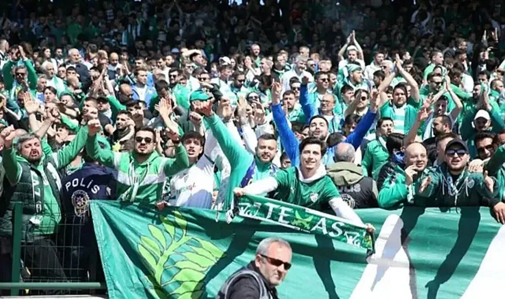 Bursaspor 2. Lig'e Yükseldi! Şampiyonluğunu İlan Etti