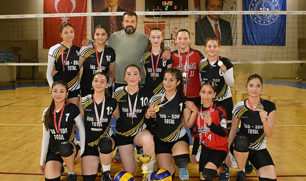 Çarşamba Voleybolda Şampiyon Bulutoğlu Anadolu Lisesi