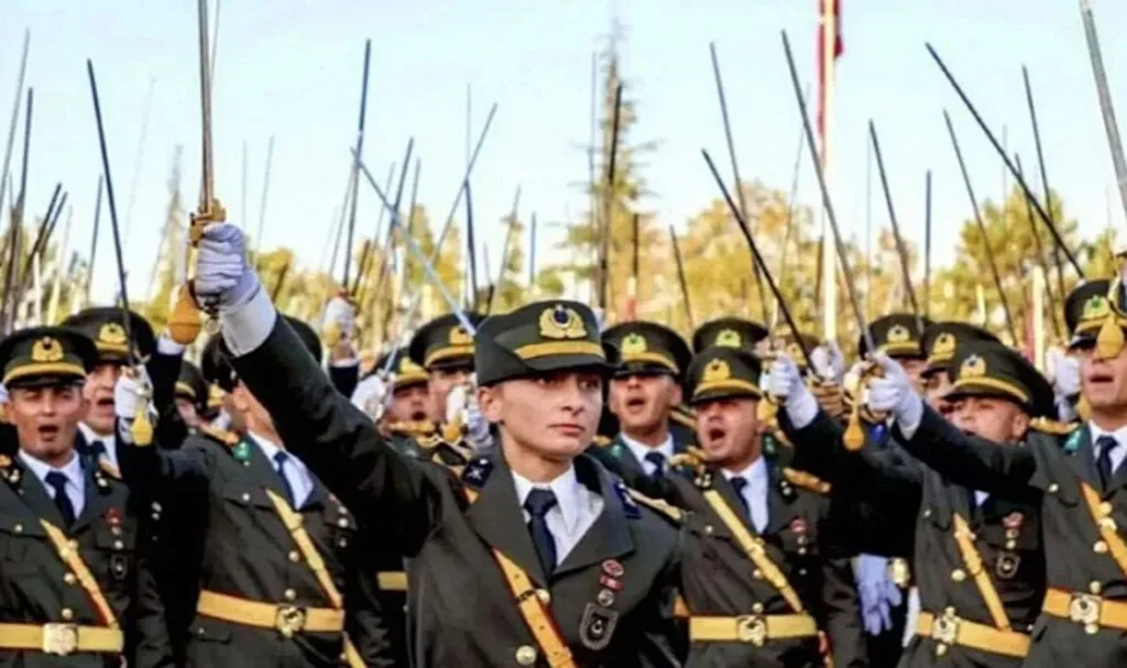 CHP: İhraç Edilen Teğmenlerin Tazminatlarını Biz Ödeyeceğiz