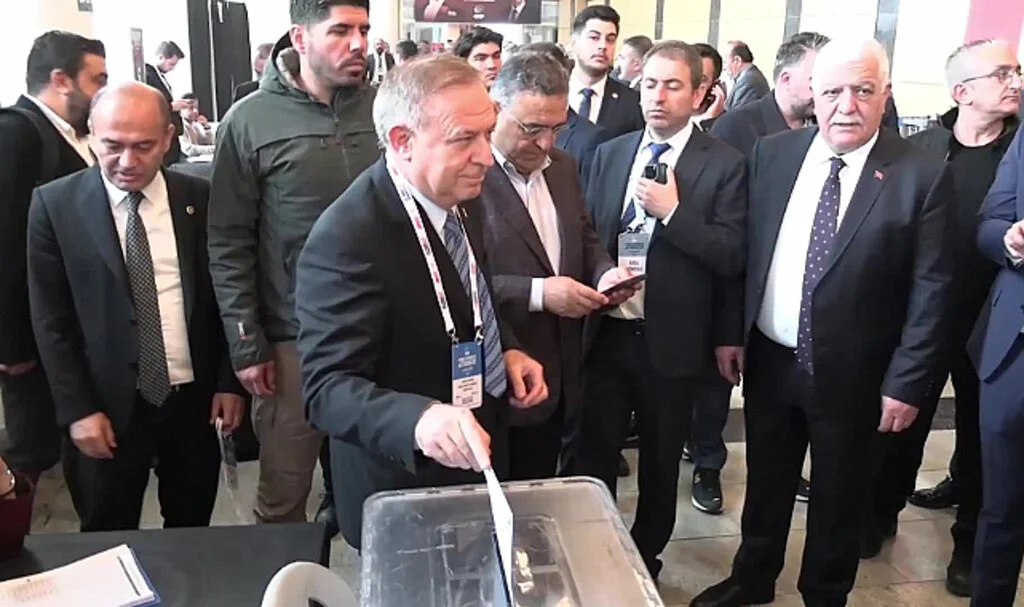CHP Kurultayında Oy Kullanma Süreci Tamamlandı