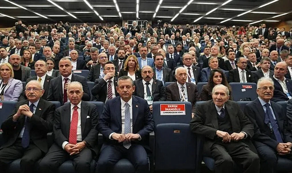 CHP Kurultayında Özgür Özel’den Sert Mesajlar