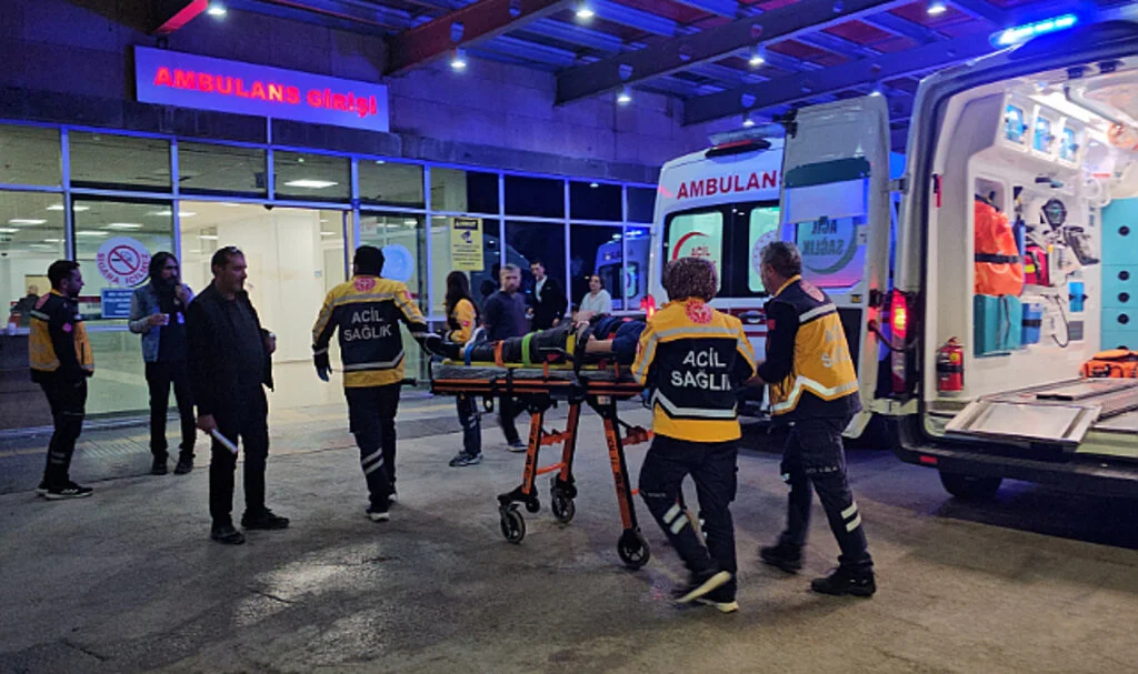 Çorum’da Devrilen Otomobilde Çift Yaralandı