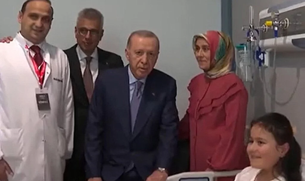 Erdoğan, Çocuk Hastaları Ziyaret Etti