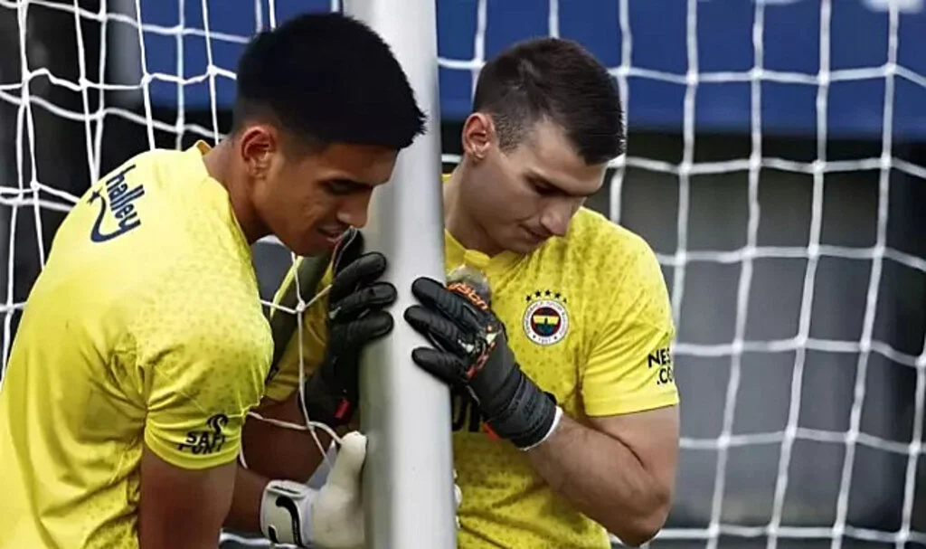 Fenerbahçe'de Livakovic ve İrfan Can Gidiyor, Yeni Kaleciler Yolda