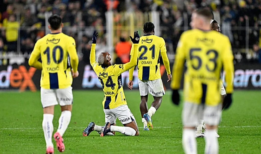 Fenerbahçe'den Trabzonspor’a 4 Gollü Yanıt