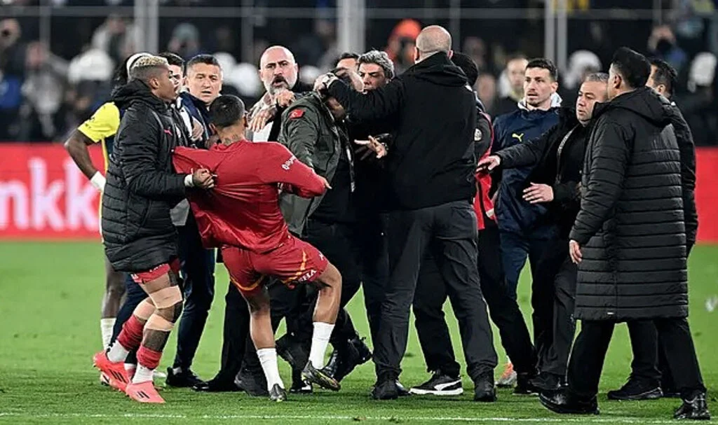 Fenerbahçe-Galatasaray Derbisinde 43 Kişiye İşlem