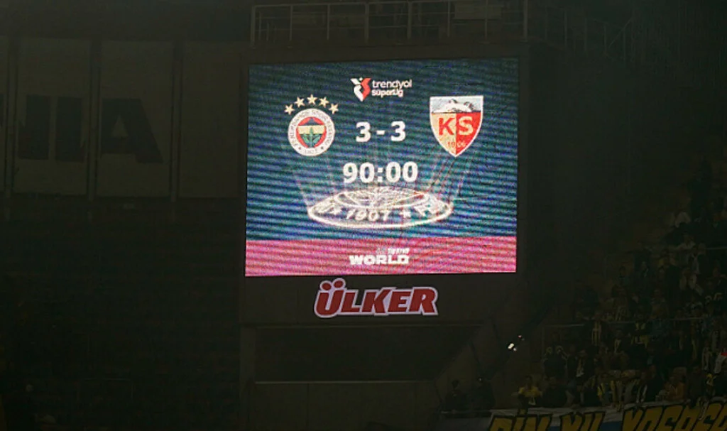 Fenerbahçe Zirve Yolunda Ağır Darbe Aldı! Fark 5 Puan...