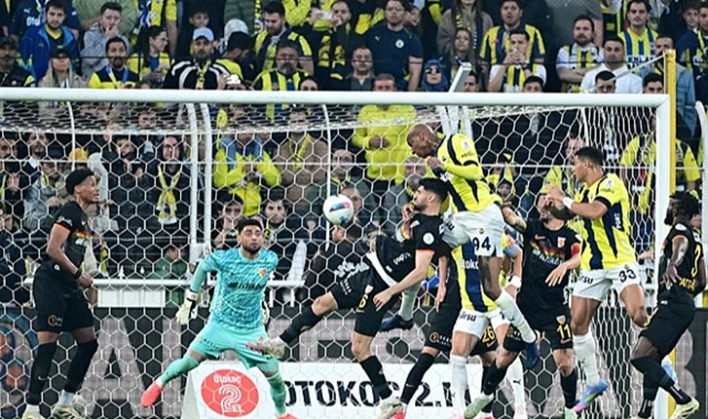 Fenerbahçeliler Carlos’u Protesto Etti