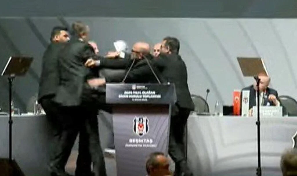 Hasan Arat’a Yumruklu Saldırı! Beşiktaş Divan Kurulu Tatil Edildi