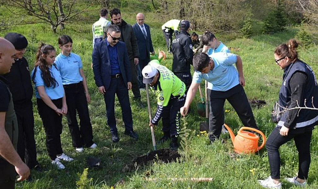 Havza'da Türk Polis Teşkilatı'nın 180. Yılı İçin Fidanlar Toprakla Buluştu