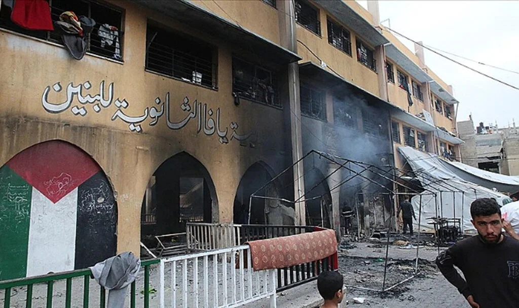 İsrail Gazze'de Ev ve Okulu Vurdu: 8 Ölü